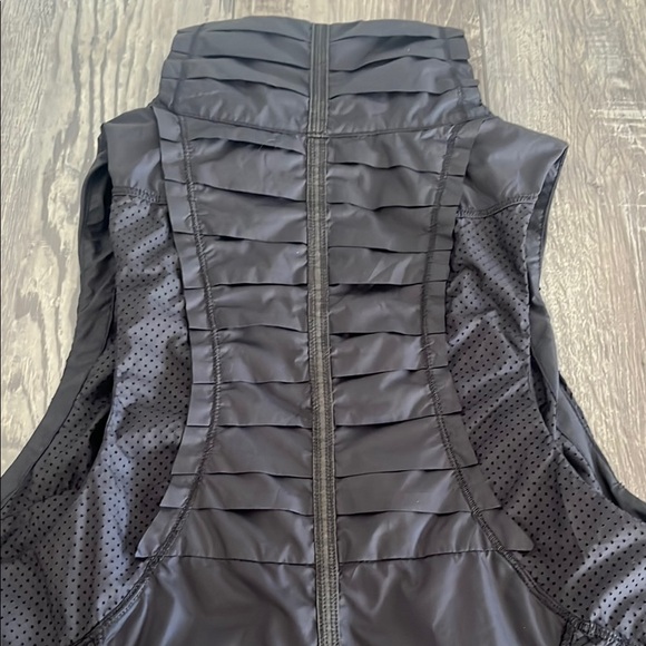 Lululemon Black Sleeveless Jacket - Picture 7 of 11